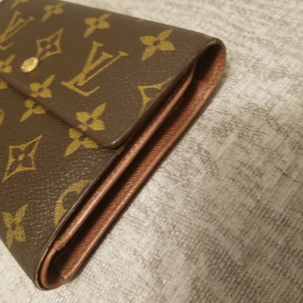 Louis Vuitton Monogram Wallet - Picture 4 of 7